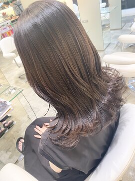 プレフェレプレフェ(prefere prefe) くびれミディアム×暗髪カラー