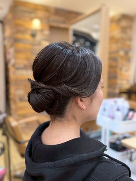 アロマ ヘアー ルーム 新宿3号店(AROMA hair room) 結婚式/二次会/パーティー/お呼ばれ/低めお団子/お団子/編み込み