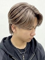 ミヤビ(MIYAVI)&nbsp;ナチュラルセンターパートニュアンスパーマミルクティーベージュ