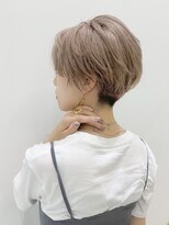 トルネード(TORNADO) 大人女子前下がり刈り上げショート ミルクティーベージュ K09-27
