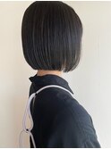 透ける黒髪ボブ