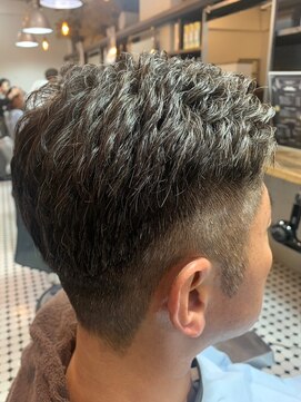 ディスイズバーバーセカンド(THIS IS BARBER 2nd) アイロンパーマ　メンズショート　30代40代