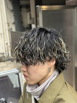 リバティシェアバーバー 銀座(LIBERTY SHARE BARBER) 【沼】波巻きウルフスタイル<銀座><理容室>
