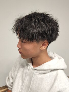 ニアウ 伊勢崎連取店(Niau) 刈り上げショートセンターパートツイストスパイラルパーマ