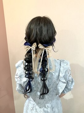 ミラ(Mila) リボンに合う！ロングからツイン編みおろし★お呼ばれヘアセット