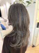 ステア ケース(stair case)&nbsp;地毛を活かしたグレージュ　脱白髪染め　白髪ぼかし