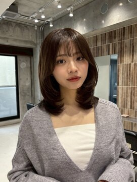 ファルベ(Farbe) 大人ガーリーダークアッシュ似合わせカットメディアムレイヤー