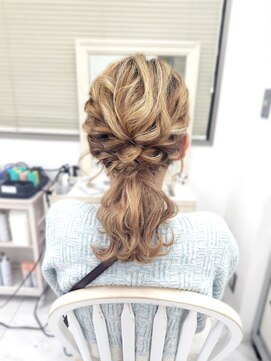 リサ 恵比寿(risa.) もこもこポニーテール