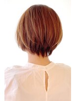 レウナ 外苑前(Reuna)&nbsp;大人可愛い頭の形を綺麗に見せるショートボブ