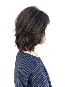 クオリス 上福岡店(QUALIS) レイヤーカット/ミディアム/40代50代60代/白髪染め/前上がり/