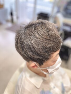 ヴィフ ヘアアンドデザイン(Vif hair&design) 白髪を活かす、脱白髪染めカラーのグレージュ
