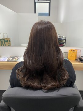 イレス 札幌円山店(IRESU) ミディアムヘア斜めバンググレージュカラーシルキーベージュ