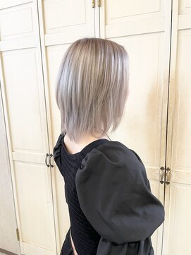 レイア(Leia) ホワイトブロンド