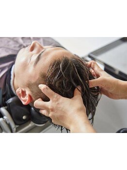 メンズヘッドスパが人気！頭皮から健康な髪へ。リラックス効果抜群の極上ヘッドスパをご体感ください♪