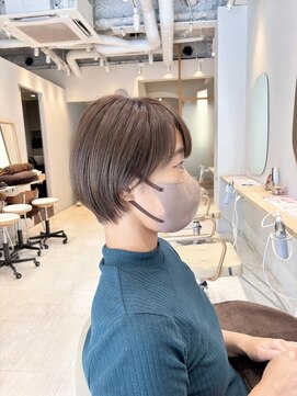フィーカ(fika) 丸みショート×オリーブベージュ