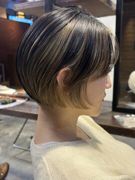 メイカ(MEIKA) 【 ショートボブ × ベージュ × インナーカラー 】浅野美紀