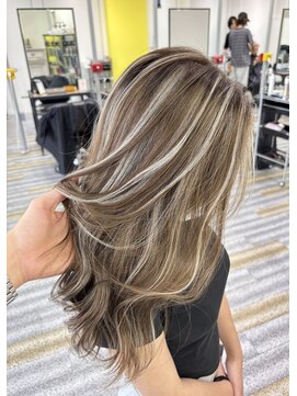 ストゥー(StueW.) コントラストハイライト44/バレイヤージュ/ブリーチ/髪質改善