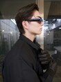 イェン(Yen.) ダークブラウン×オールバック/スリックバック/ミドルパート