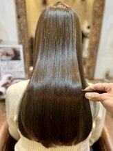 クオリア(QUALIA)&nbsp;艶ロングストレート×透明感ベージュ/縮毛矯正/髪質改善 柏