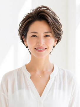 ビフィーノ リルネ(Bifino Rilune) 40代を美しく魅せるアップバングショート