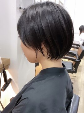 ビュー フクオカ(VIEW FUKUOKA) 美髪にオトナかわいいホワイトグレージュネビージュショートボブ