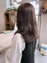 スアバイキキ(SuA by kiki.)&nbsp;黒髪/グレーベージュ/レイヤーロング/前髪パーマ[千葉]