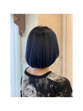 フィルムバイルシア(FILM by lucia) ブリーチオンカラーのネイビーブルー