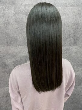 イシン(ISIN) 黒髪/縮毛矯正/髪質改善/インナーカラー[保土ヶ谷]