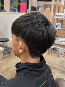 アルターリール(aL ter Rire) ブルーブラック/刈り上げセンターパート/鎌取/杉田花乃