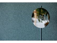 シルタ(silta)の雰囲気(こちらの看板が目印)