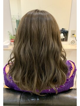 カキーン(cakeen) 大人可愛いダブルカラー× アッシュベージュフェアリーレイヤー