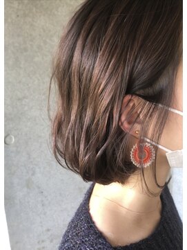 リッカ(ricca) 耳掛けボブ。お気に入りのピアスが映える髪型。