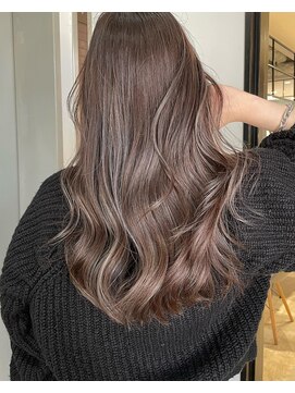 アイヴィ 表参道(IVY) レイヤーカット 顔まわりレイヤー 透明感カラー ハイライト 井坂