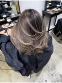 ワンカールのみでこの上品さ。レイヤーバレイヤージュ