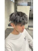 クロー(CROW)&nbsp;刈り上げマッシュ×ツイストスパイラルパーマ×ホワイトメッシュ