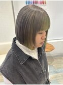 ぷつっとミニボブ×デザインカラー切りっぱなしブリーチグリーン