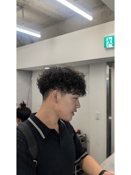 クロムトウキョウ ザ バーバー ネオン 新宿店(CHROM TOKYO the Barber ne/on) 波巻きショートマッシュ