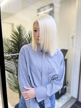 ナナ(NANA) ホワイト/ブロンド/ブリーチカラー/抜きっぱなし