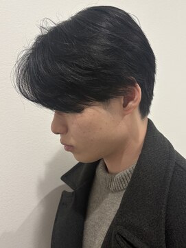 ヒュイル バイ ニアウ(Hwyl by Niau) MEN’S HAIRセンターパートスパイラルパーマニュアンスパーマ