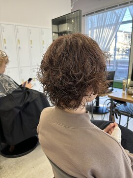 テラス トヨタ(Telasu Toyota) 朝楽5分セットのくるふわマッシュウルフパーマ/白髪ボカしカラー