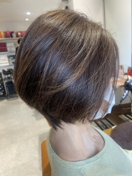 アットティ(@.t) 大人ショート 調布 仙川 前下がりショート