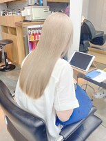 リラ バイ ミラ 新宿(LILA by MILA) ホワイトブロンド/ミルクティーベージュ/淡色女子/艶ハイトー
