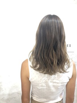 バカンス(VACANCES) モノトーンベージュ　グラデーション