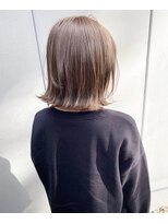 インビテーション(invitation)&nbsp;【guest  style】アッシュベージュの外ハネボブ