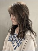 斜めバングレイヤーロング×ミルクティーアッシュカーキベージュ