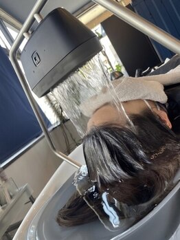 アスール ヘアデザイン(ASUL Hair Design)の写真/【岡山駅近く/津倉】SNSで話題沸騰の『頭浸浴』！フルフラットシャンプー台でリラックスしていただけます。