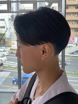 リード(REEED)&nbsp;センターパート縮毛矯正マッシュ刈り上げ毛流れツーブロック