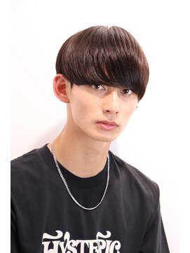 ネイビー(NAVY) 黒髪サラサラヘアマッシュ刈り上げツーブロック韓国ヘア