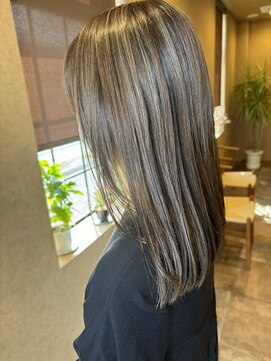 イロハ(iroh) ハイライトカラー/イルミナカラー/ロングヘア/ケアブリーチ