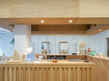バド(bado)の雰囲気（靱本町にあり本町駅や靱公園すぐ！季節の植物やお香でリラックス）
